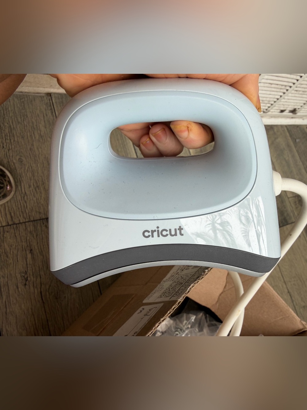 Cricut - puts patches on hats/ tee’s
